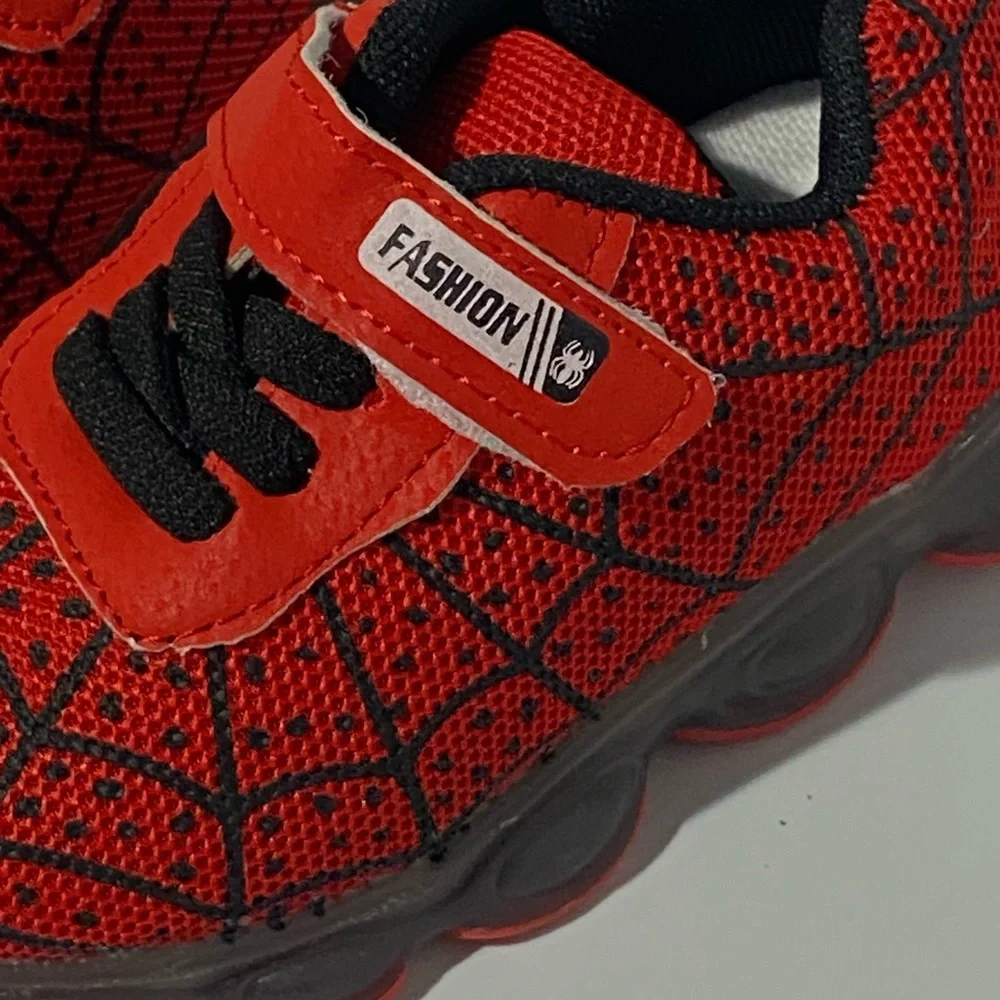 Kids Light Up Spider Web Sneakers‎